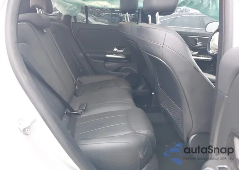 2021 Mercedes-Benz Gla 250 z USA, uszkodzony, nr VIN W1N4N4GB8MJ175252